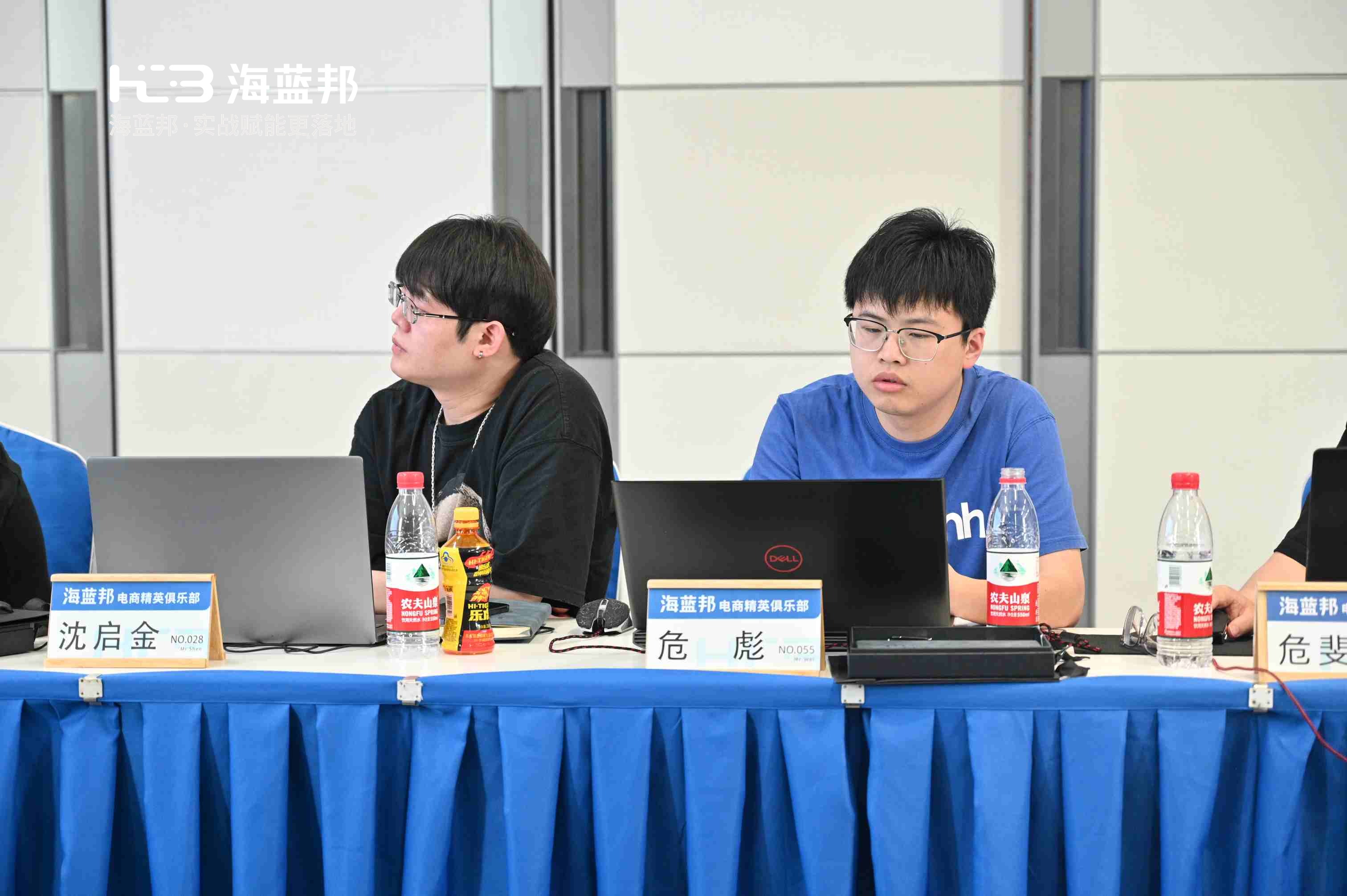 自学摸索5年走了不少弯路，他认识海蓝老师后才真正入了门
