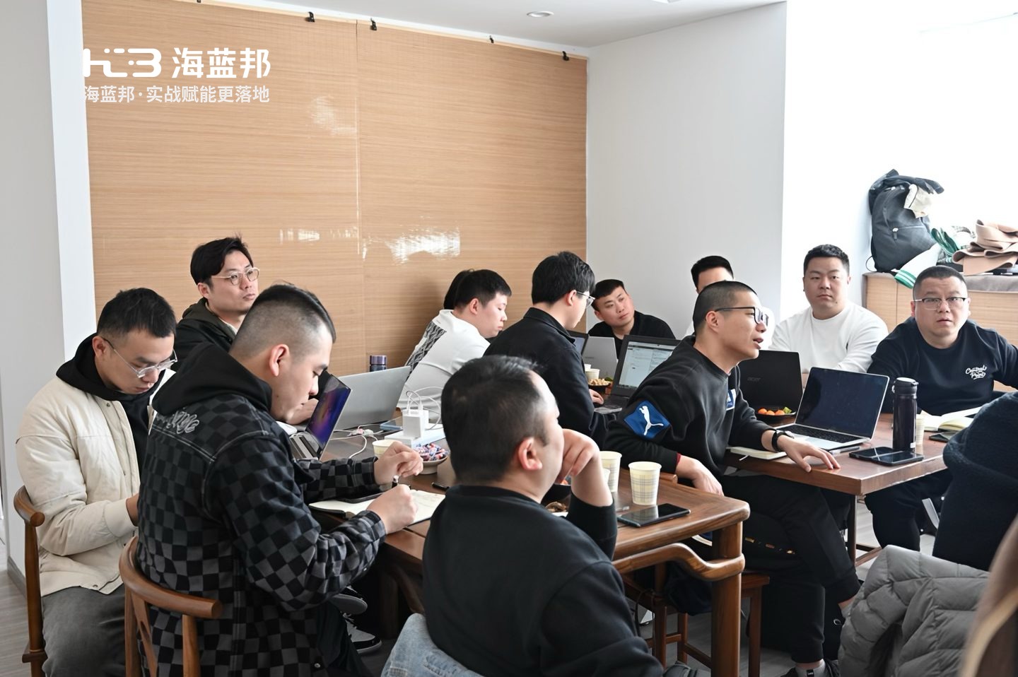 鲍总在课堂认真听课